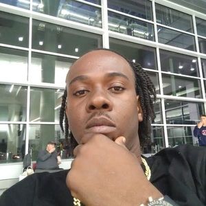 Meet your Posher, Pierre larose